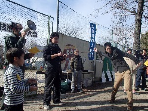 第1回全日本こま技選手権大会 開会式で技の確認